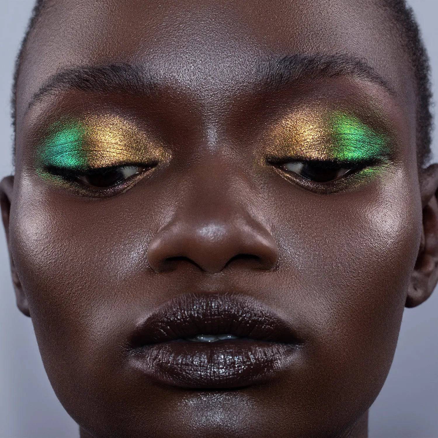 CHROMIUM LIQUID EYESHADOW - Image 3